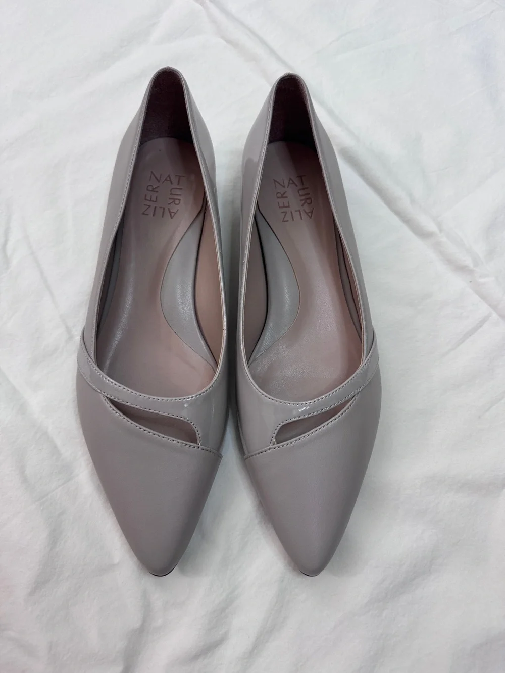 Gray flats - Picture 1 of 6